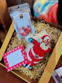 Happy Holiday🎄まであっという間ですね💭💭
giftや愛犬へのXmasプレゼントはもうお決まりでしょうか😌✨️
サンタトイにフリーズドライいちごを添えて,,,🤍
サンタトイ
M ¥3.000
L ¥3.500
#BONBONDOG
#bonbondog
#八王子
#高尾
#裏高尾
#ワンちゃんの為のお店
#大型犬多頭飼い
#大型犬のいる暮らし
#八王子の犬のお店
#大型犬と遊べる
#大型犬と赤ちゃん
#ラブラドールレトリバー
#ドーベルマン
#littohowler
#truelove
#benatural
#サンデーペッツ
#みちのくファーム
#アースレイテッド
#sdg
#アウトドア
#トレラン
#dogpool
#チャリティー
#イベント
#パックウォーク
#山ん歩
#Xmas
#gift